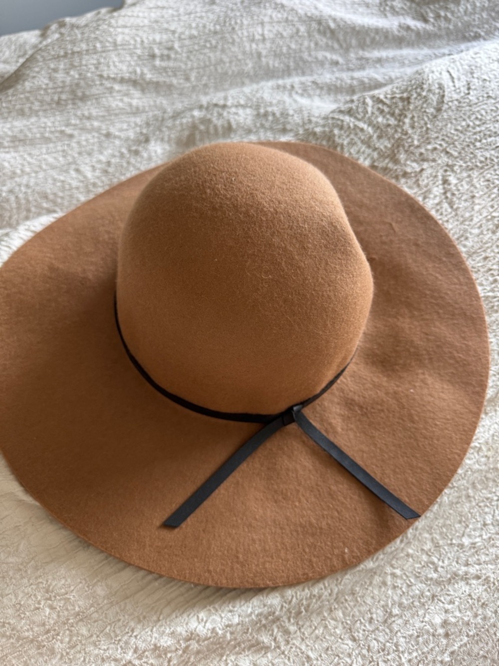 Old Navy Wide-Brim Felt Fedora Hat - Camel with Black Ribbon